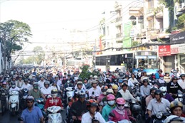 Đường Sài Gòn kẹt nặng vì tai nạn giao thông